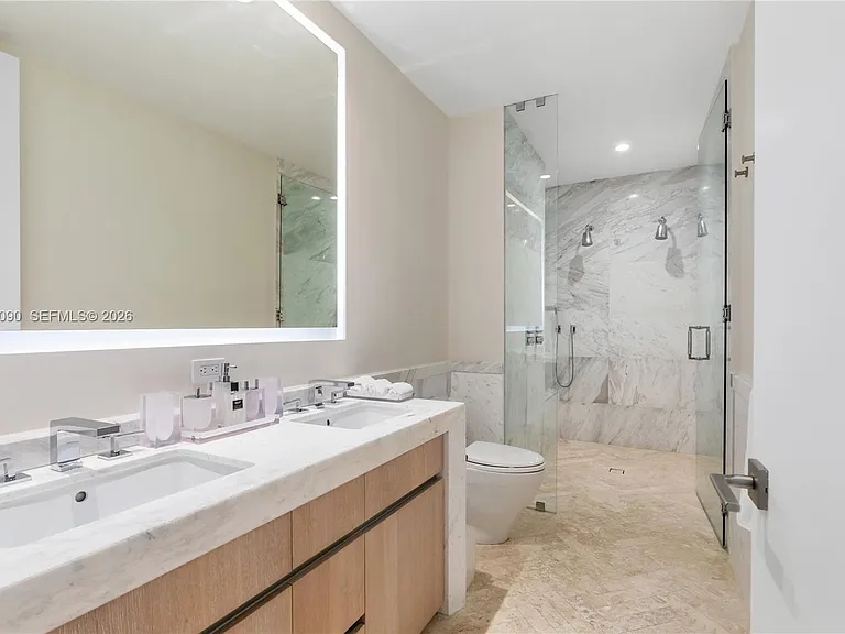 2831 S Bayshore Dr #2006 — Photo 13