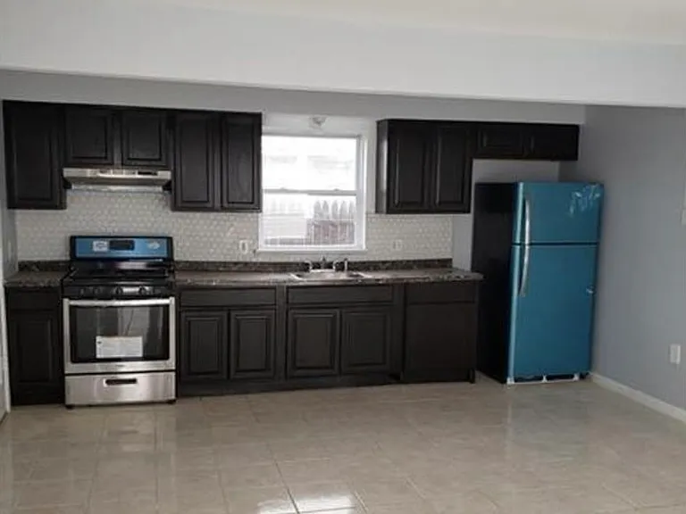 234 4th St #1 — Photo 3
