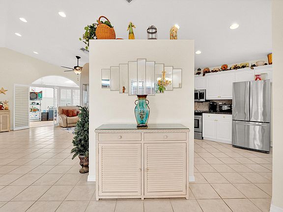 5th image of 3412 SW Coco Palm Drive
