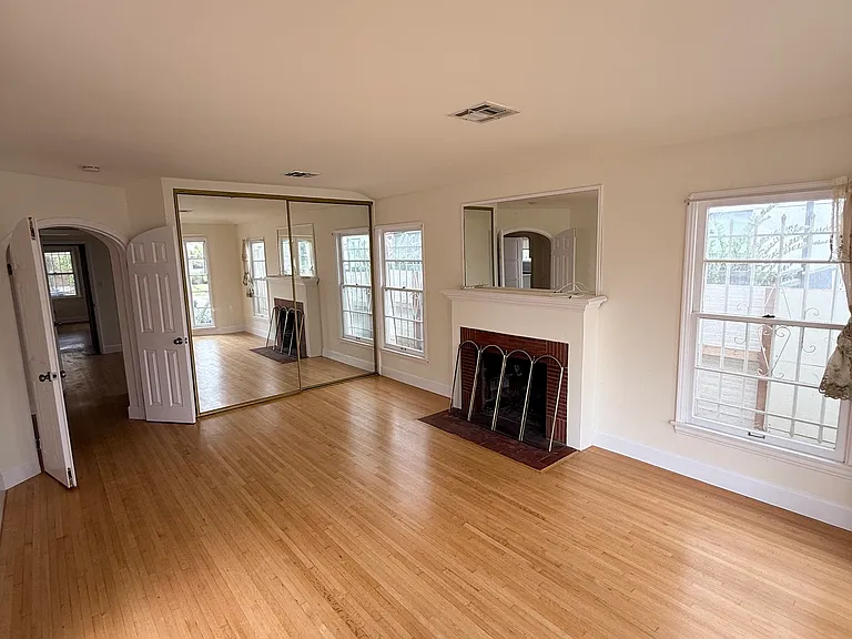 1911 S Corning St — Photo 5