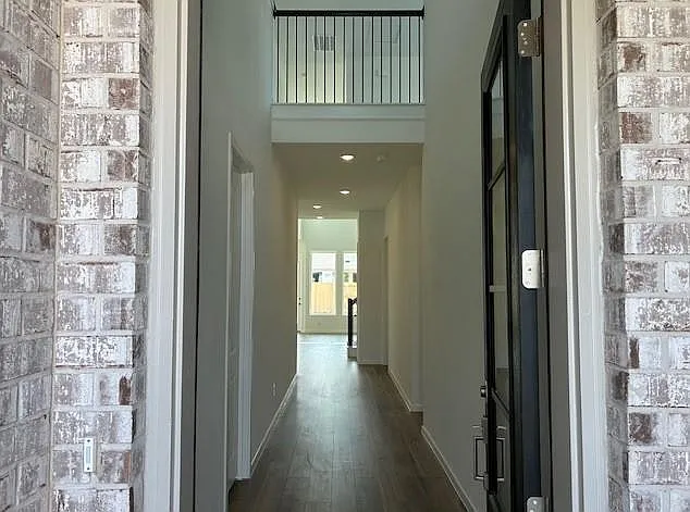 8310 Holly Blue Dr — Photo 6