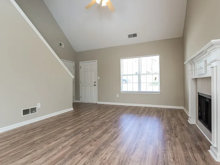 501 Saint Charles Ave — Photo 3