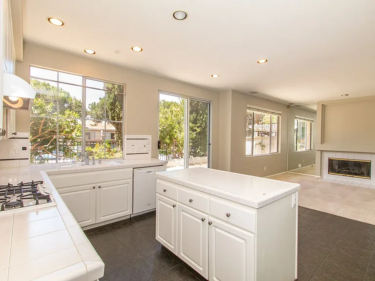 5321 Renaissance Ave — Photo 8