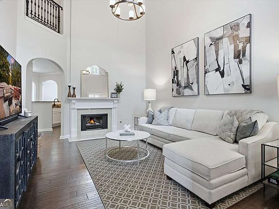 3rd image of 2554 Longcourt Cir SE #4