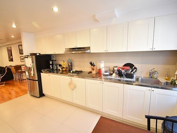 5th image of 23 Pell St #4THFL