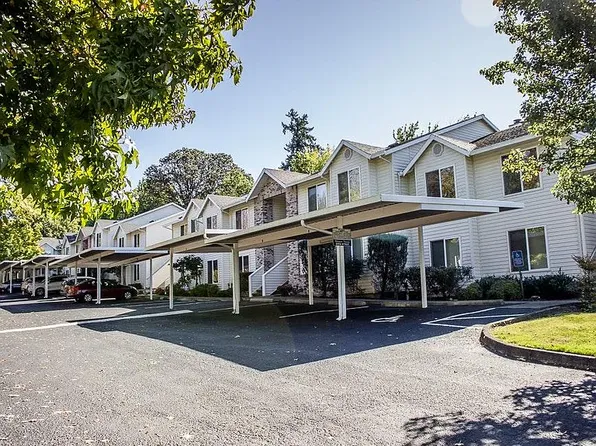 15422 SW Bangy Rd, Lake Oswego, OR 97035