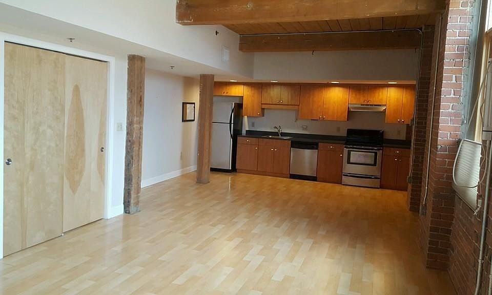 147 Centre St Brockton, MA, 02301 Apartments for Rent Zillow