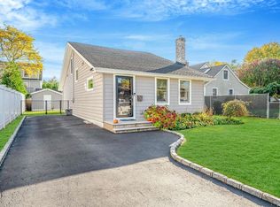 122 Prospect St, Babylon, NY 11702