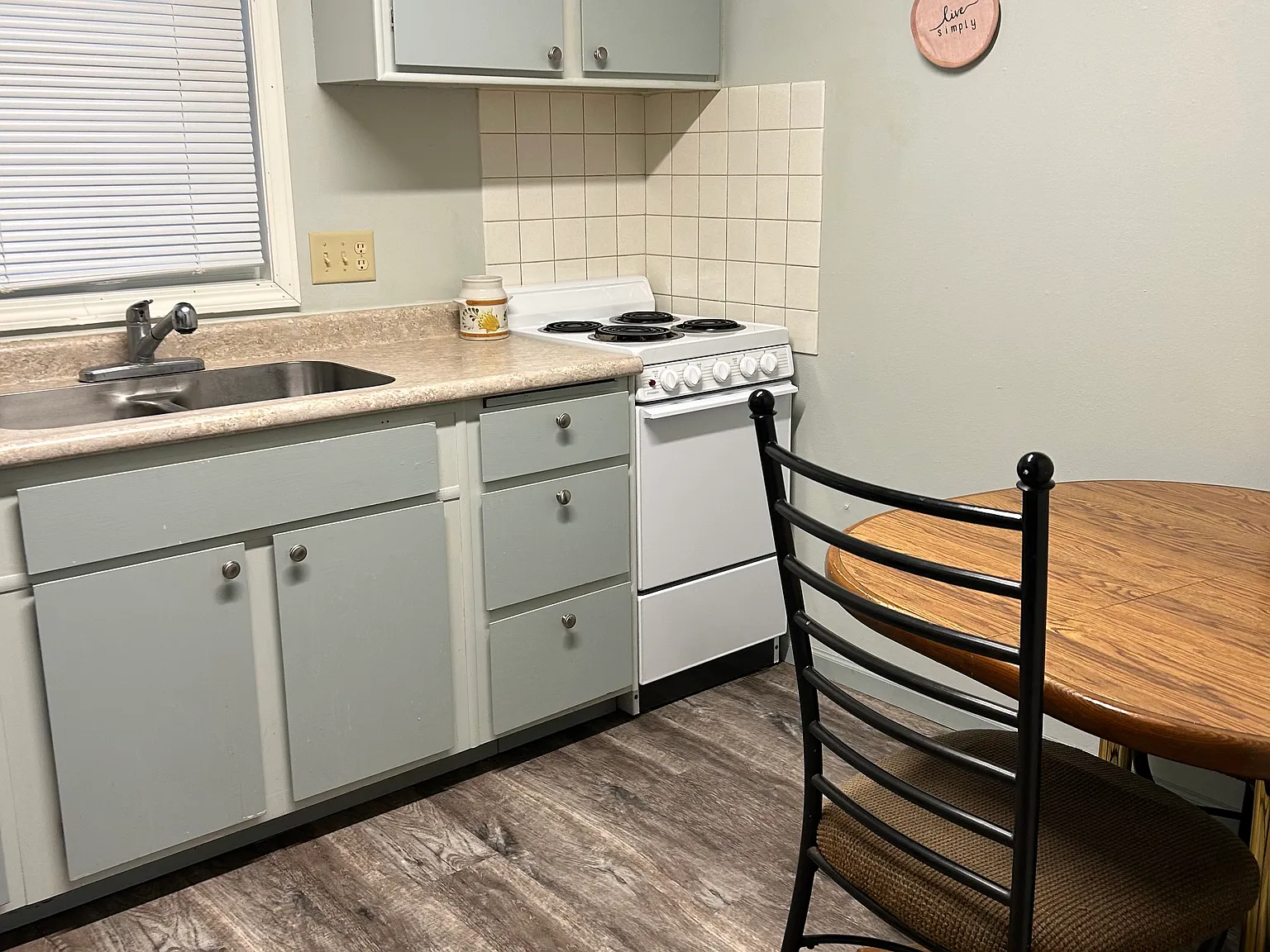 2 bed, 650 sqft, $825 — Photo 2