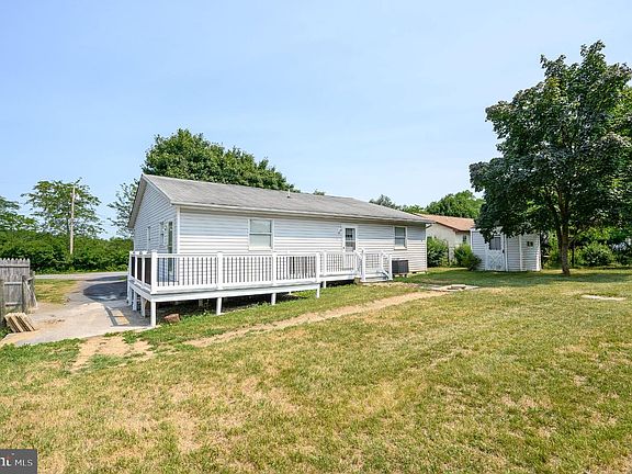 4th image of 39 Rolling Meadows Dr