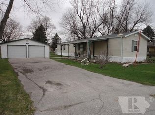 102 S L St, Keswick, IA 50136