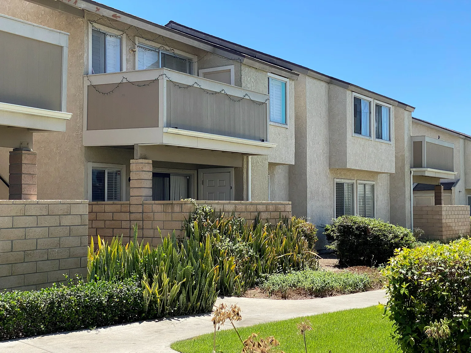 2 bed, 881 sqft, $2,450 — Photo 2