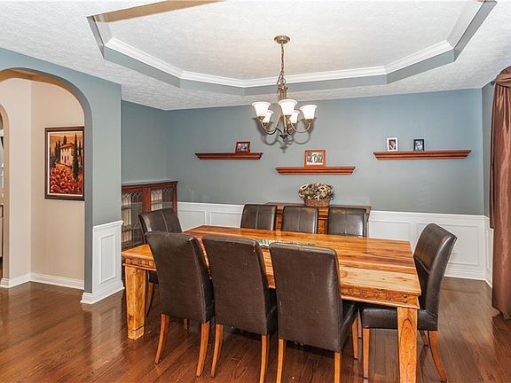 Genuine hardwoods in the dining area.