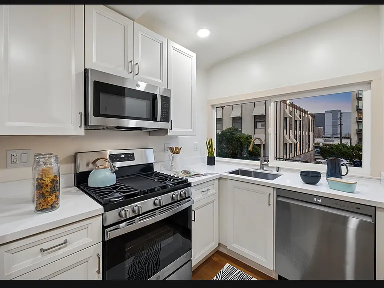 2834 Summit St #2834 — Photo 11