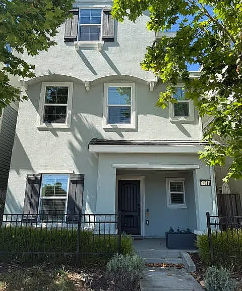 24211 2nd St — Photo 1