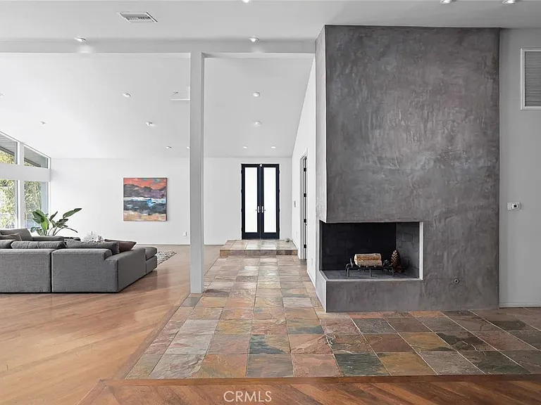2420 Bowmont Dr — Photo 3