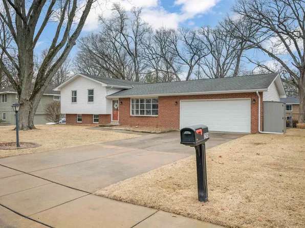 12145 N Whispering Woods Dr, Dunlap, IL 61525