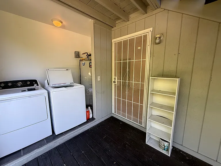 15-1579 Loke Rd #L2 — Photo 2
