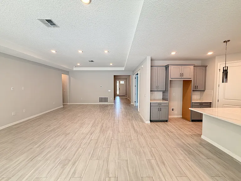 1352 Arklow Cir — Photo 2