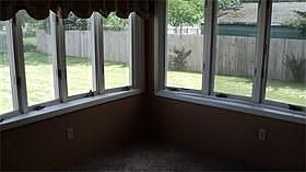 4th image of 119 E Southfield Dr