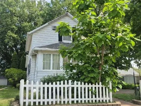 1351 Morton Dr, East Moline, IL 61244