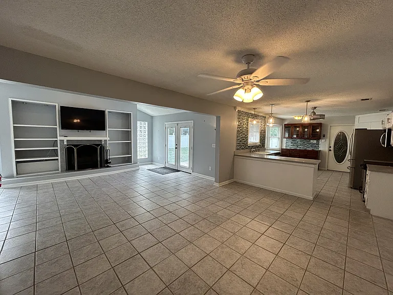 1008 Charlene St — Photo 18