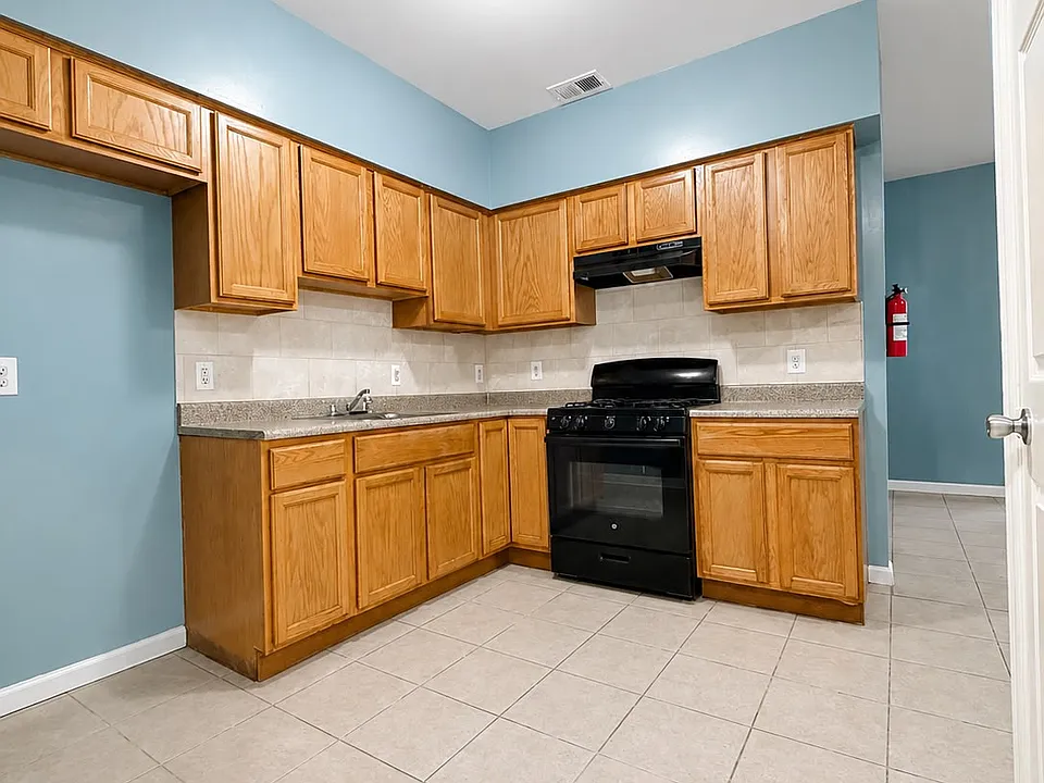 44 Astor St #3