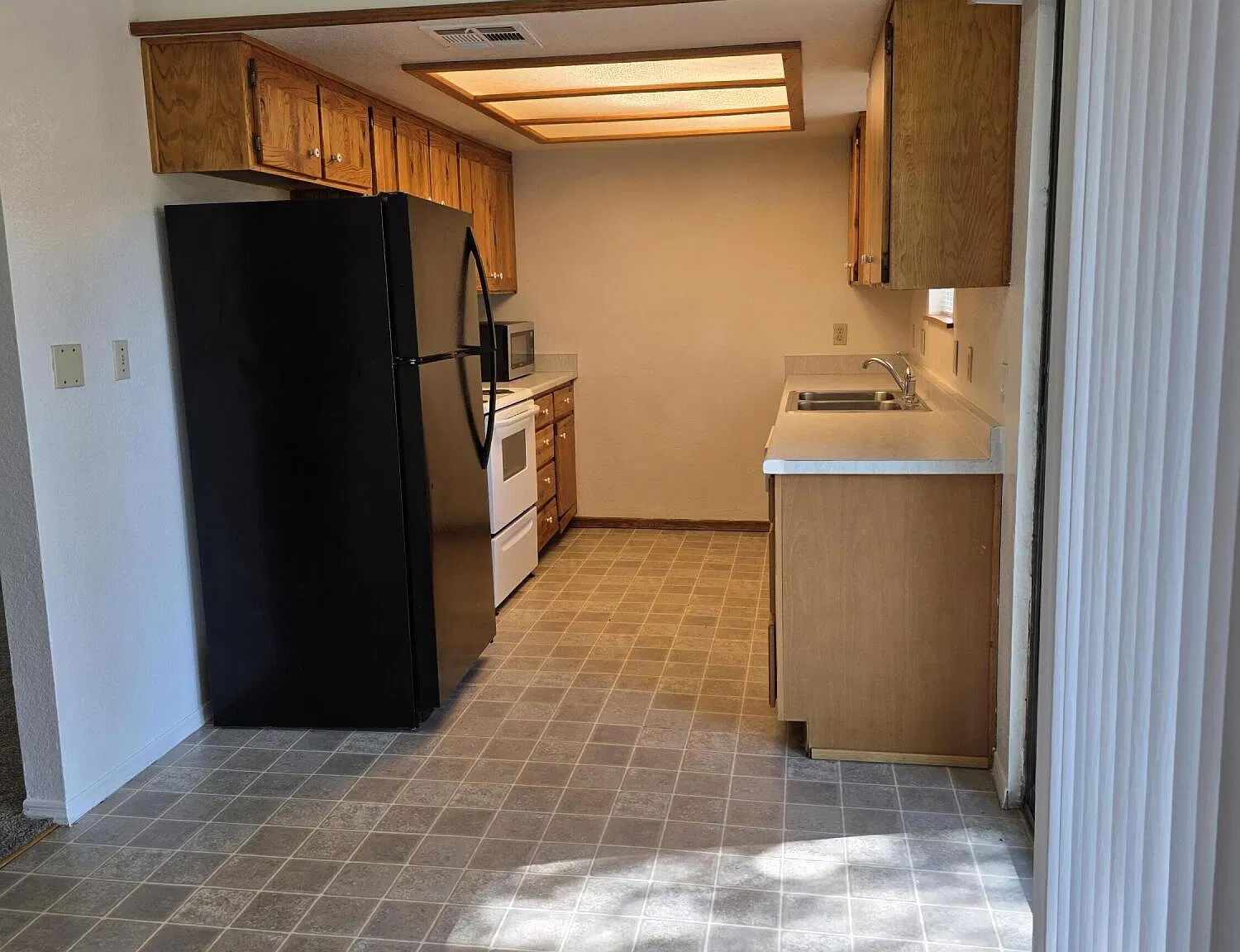 3 bed, 2.0 bath, 1210 sqft, $1,695 — Photo 3