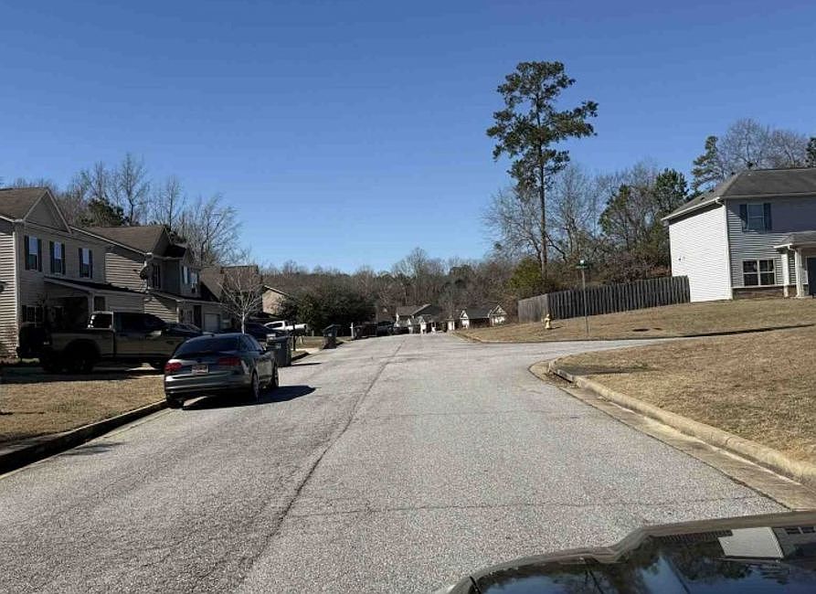 Exterior Neighborhood (street photo)