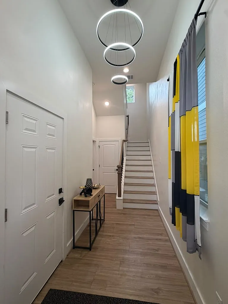 4 bed, 3.5 bath, 2408 sqft, $3,300 — Photo 4