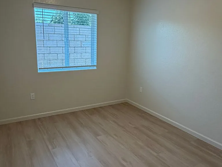 1100 Glass Ave — Photo 17