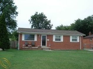 30155 Maplewood St, Garden City, MI