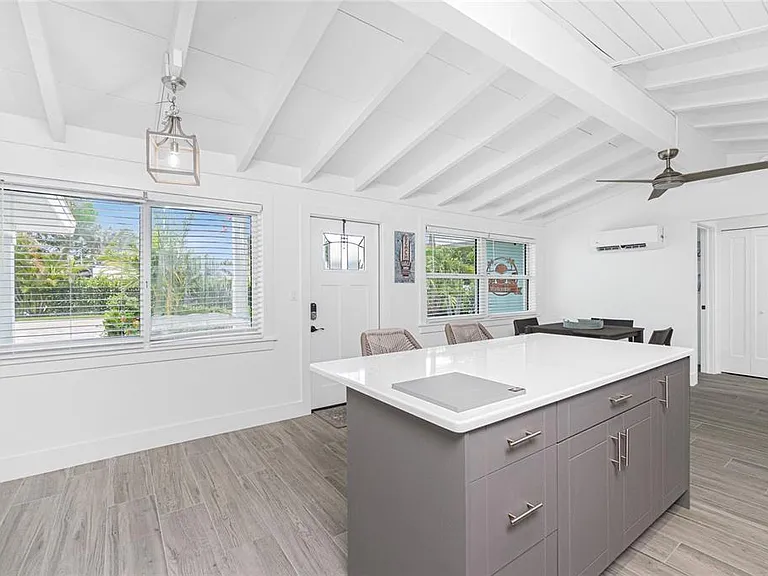 1265 Holiday Dr — Photo 33