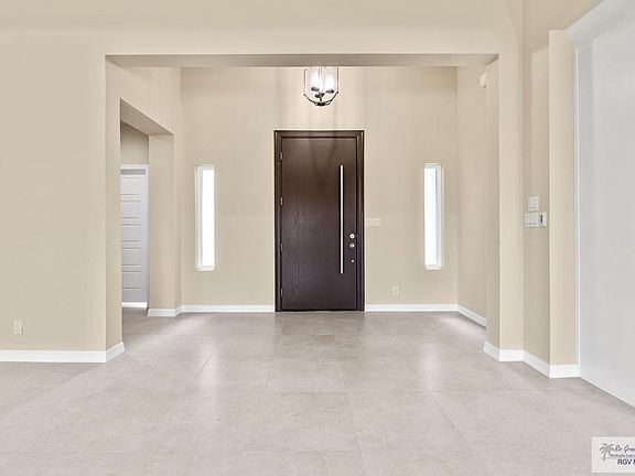 2nd image of 6984 Heritage Oaks Dr