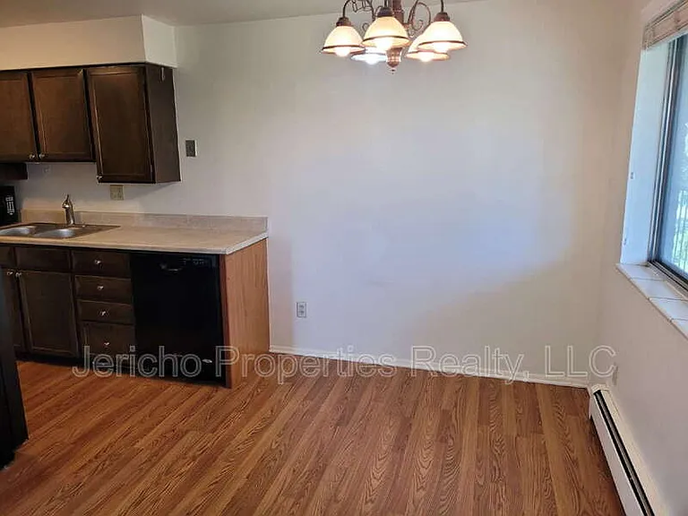 633 Oak St #5 — Photo 2