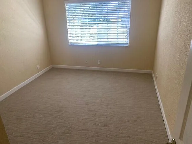 135 NW 5th Ave #3 — Photo 6