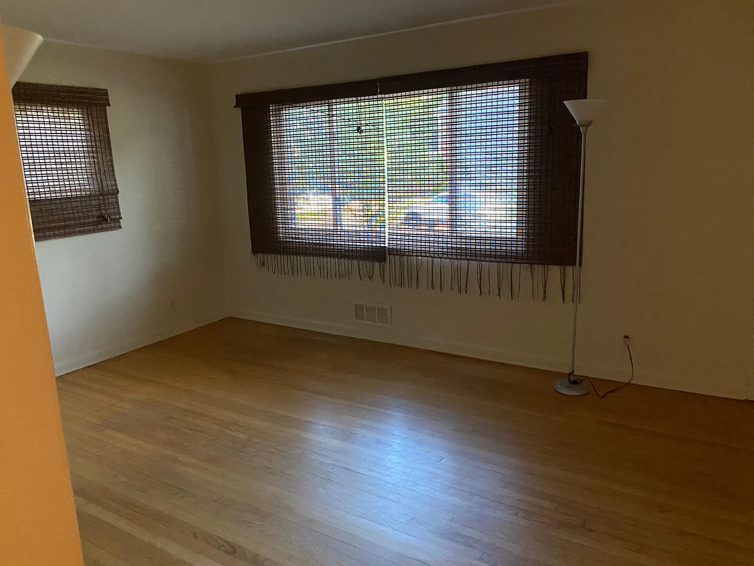 2 bed, 960 sqft, $2,600 — Photo 2