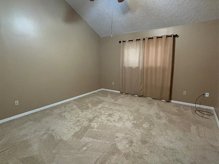 15702 Oxenford Dr — Photo 20
