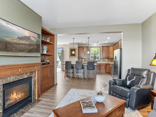 1967 Sierra Dr #303, Hastings, MN 55033