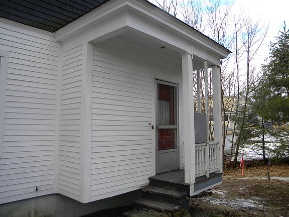 3rd image of 17 Birchwood Rd APT 3