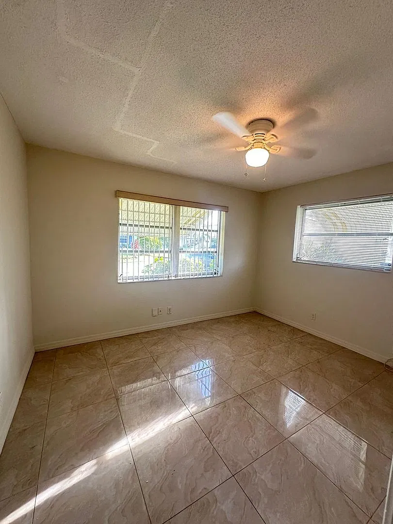 55+ Community Tamarac Single Family 2 bedroom, 2 bath on a Canal — Photo 2