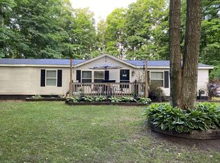 921 Woodridge Dr, Petoskey, MI 49770