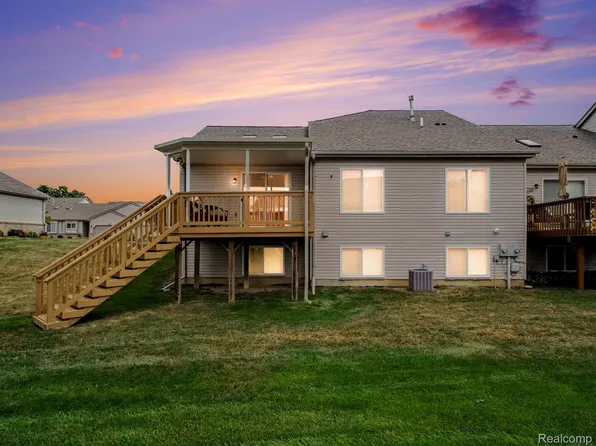 42010 Williams St, Grand Blanc, MI 48439