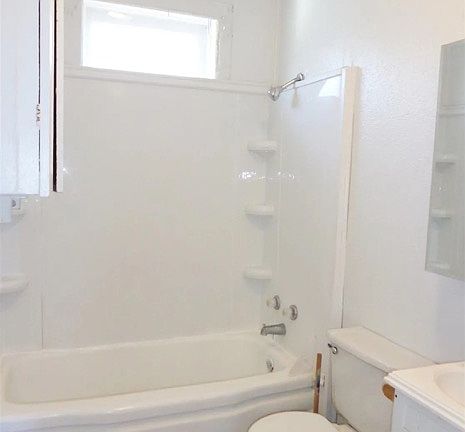 5th image of 1301 W Parkside Dr