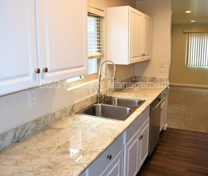 1695 Hilby Ave — Photo 4