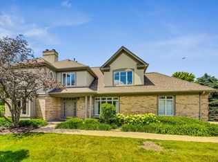 2527 Stonebridge Ln, Northbrook, IL