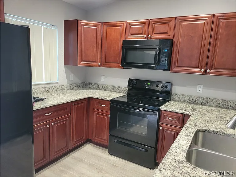 9503 N Travis Dr — Photo 3