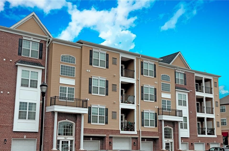 1st image of 626 Doral Ct #626