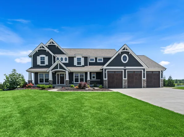 4738 Harkemas Creek Dr, Holland, MI 49424