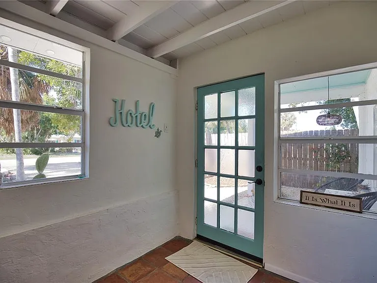 650 Edwards St — Photo 5
